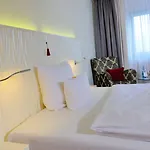 Victoria, Bw Signature Collection 4*