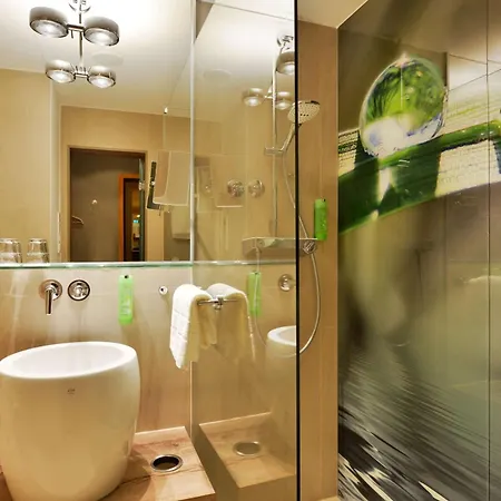Western Premier Victoria Hotel 4*