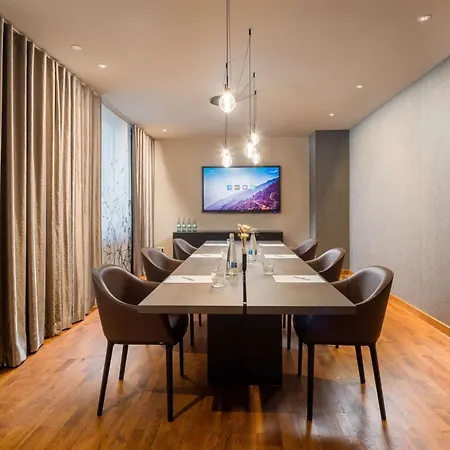 Western Premier Victoria Hotel 4*
