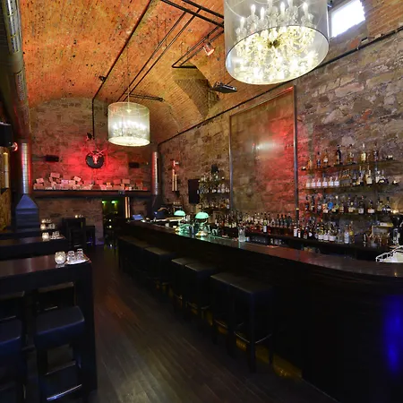 ホテル Victoria, Bw Signature Collection 4*