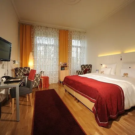 Western Premier Victoria Hotel 4*