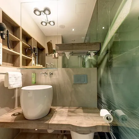 Victoria, Bw Signature Collection