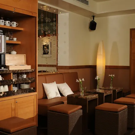 Victoria, Bw Signature Collection